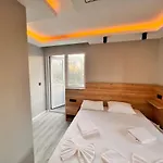 Lahza Apart