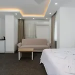 Lahza Apart 3*